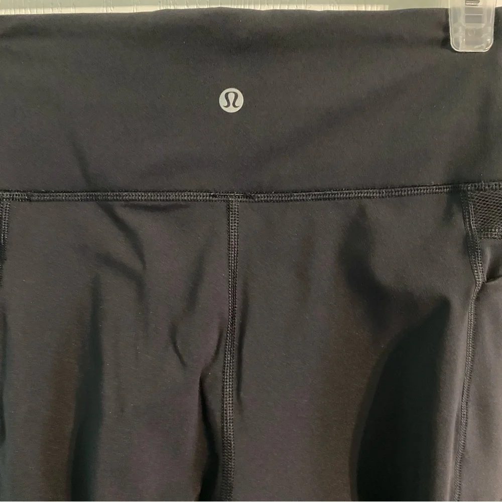 Lululemon Mesh In Motion Crop 23" Luxtreme Leggings with Pockets Size 6 - Picture 4 of 8